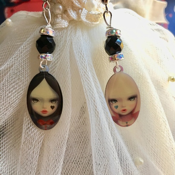 1970s - Handmade Big Eye Girl/Boy Earrings - Festival Wear - Goth Earrings - Picture 2 of 4